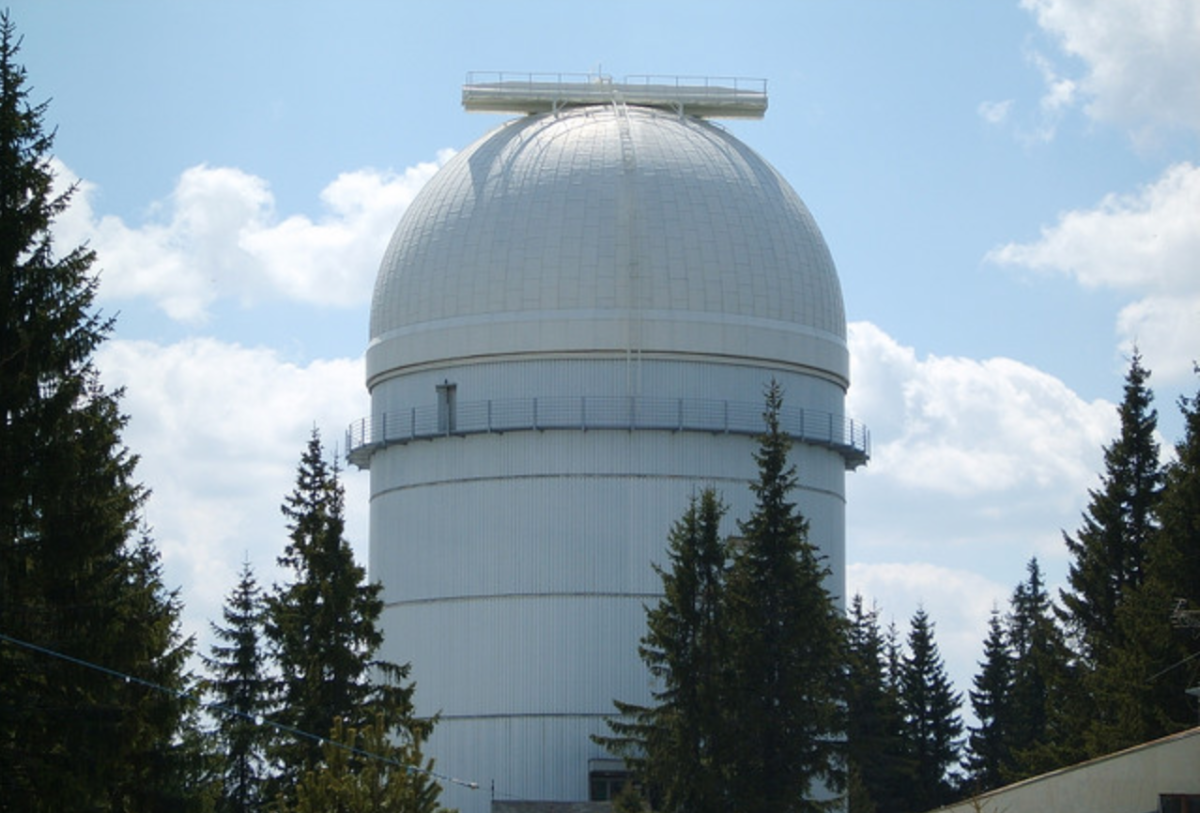 Обсерваторията в Рожен (снимка Daniel Chanliev в Wikipedia)