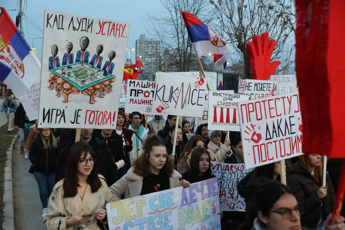 Защо протестират студентите в Сърбия?