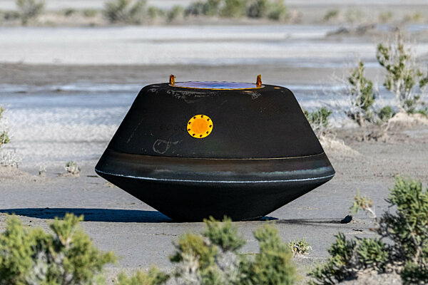 Така изглежда капсулата, която носи прах от астероида Бену. Снимка: alliance / Newscom | KEEGAN BARBER