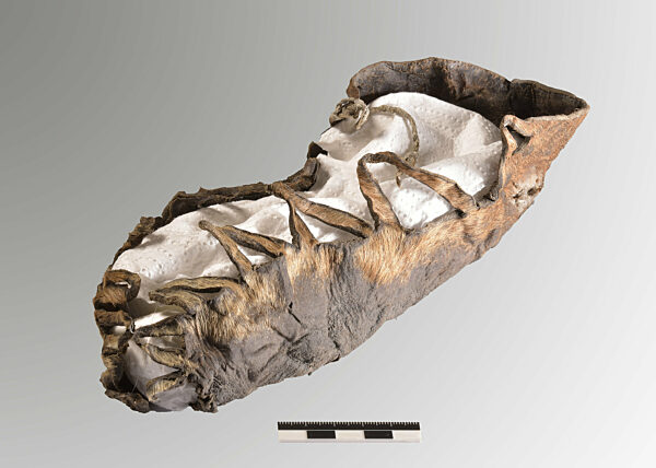 Археолози откриха детска обувка на 2000 години