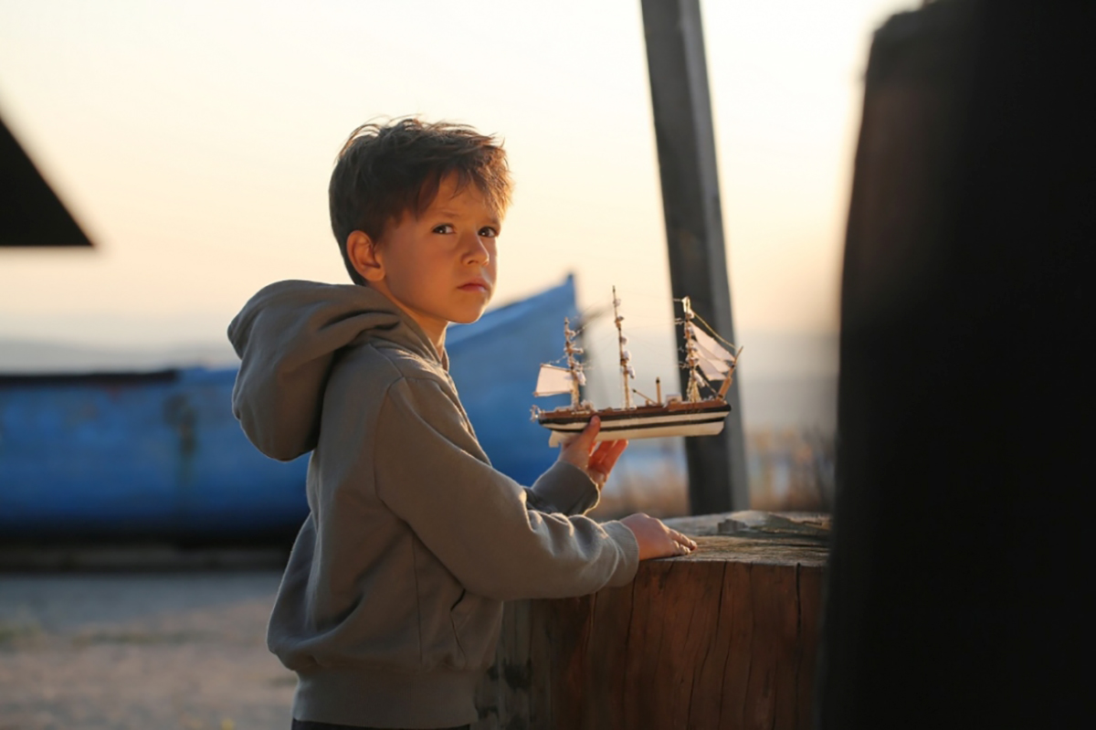 Ален Ангелов в ролята на Петьо във филма „Български кораб потъва в бурно море“. © Гала филм, БНТ.