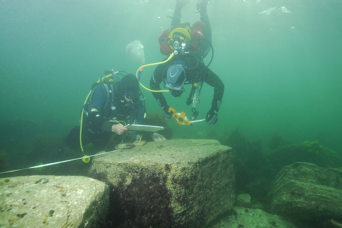 Подводни археолози под ръководството на Найден Прахов проучват потъналия Несебър. Снимка © д-р Калин Димитров