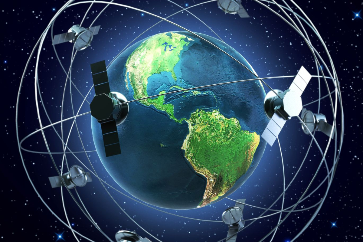 Космическите спътници около Земята предоставят телекомуникационни услуги до всяко кътче на планетата. Източник: rottenman/123RF Stock Photo