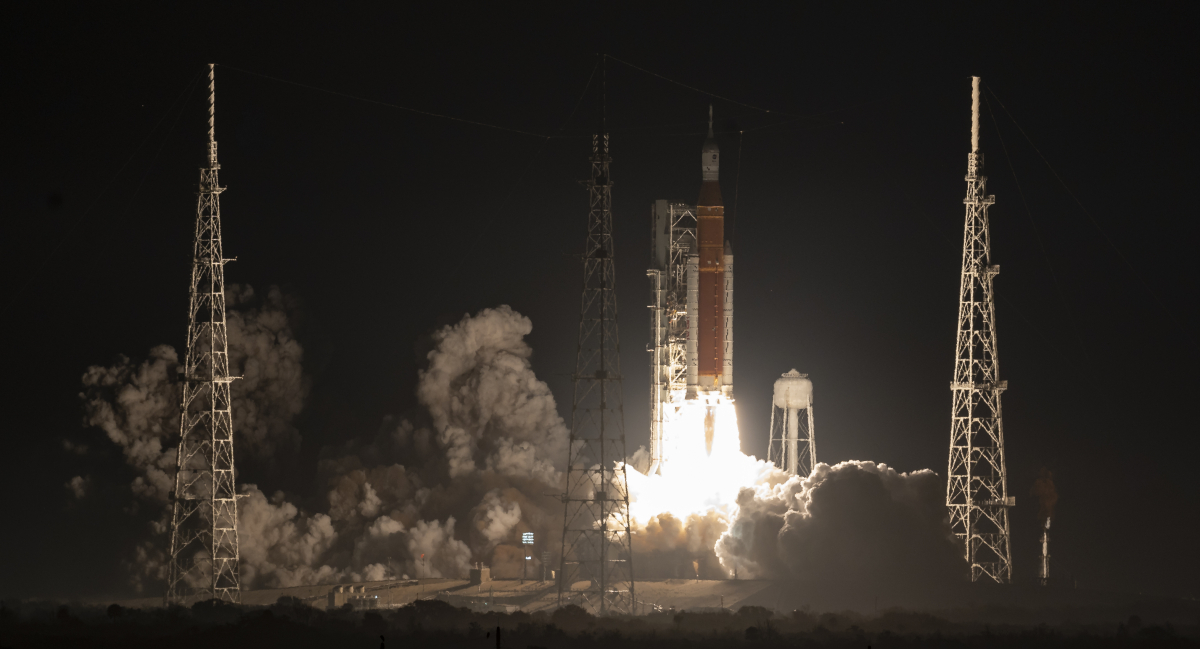 На 16 ноември 2022 г. ракетата SLS успешно изстреля мисията „Артемида I“ към Луната.  Източник: NASA/Bill Ingalls